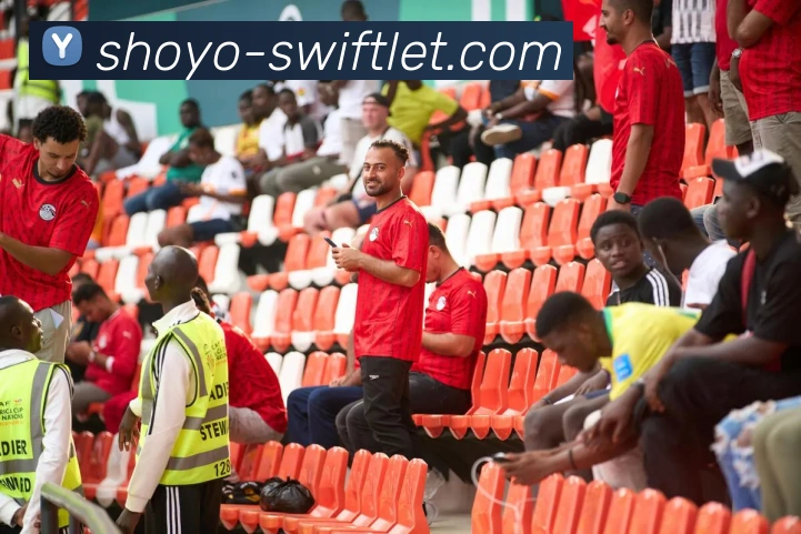 巴萨传奇哈维力挺维克托丰特出席酒会展现支持态度